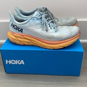 Hoka Clifton 8 women’s size 9.5